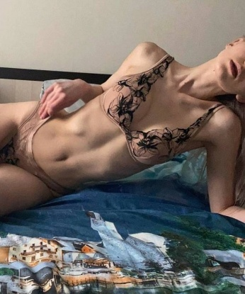 У меня есть все инструменты, чтобы сделать твои фантазии реальностью. Мои услуги включают классический секс, оральный секс, эротический массаж и многое другое. Я обеспечу тебя нежностью, страстью и полным удовлетворением. У меня также есть отличные отзывы от моих клиентов, которые гарантируют высокое качество моих услуг. Для более детальной информации, пожалуйста, посмотри мои фото и свяжись со мной. Я с нетерпением жду встречи с тобой! 💋🌹 456, 20 лет