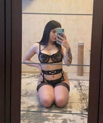 Я креативная и находчивая, готова исполнить все твои фантазии. Меряй мое шелковое тело на фото 💃 и представь, как я пристально смотрю на тебя, загадочно улыбаясь. Мы проведем вместе время в Москве, там я живу и работаю. Предлагаю широкий спектр услуг — от эротического массажа до экстравагантных игр. Возможно страстное доминирование или нежный девичий стон. Мои клиенты остаются довольными и повторно возвращаются ко мне. Уверена, что и ты не устоишь перед моим опытом и соблазнительностью. Ты хочешь погрузиться в океан наслаждений со мной? 😉🌊 3092, 22 года