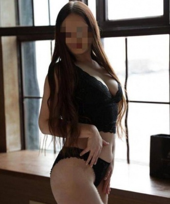 Я искусная соблазнительница, приглашу тебя на волшебное путешествие по грани удовольствия. Будь уверен, что я соткана из соблазнительных секретов и нежных ласк. Моя фотосессия полна игривых моментов и чувственности. Я живу в Москве и готова погрузиться в строгую реальность в течение одной ночи или на долгие часы. Отдохни со мной - мечты сбудутся. 💋 8007, 24 года